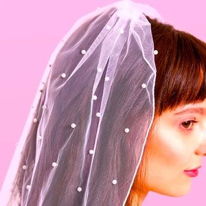 Accessory veil, beaded Pearl party veil, short bachelorette party veil